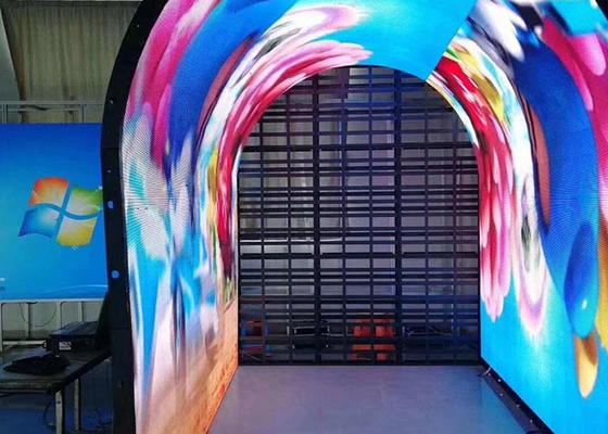 カスタマイズされる内部の曲げられたRGB LEDスクリーンの通路の背景を形づけなさい